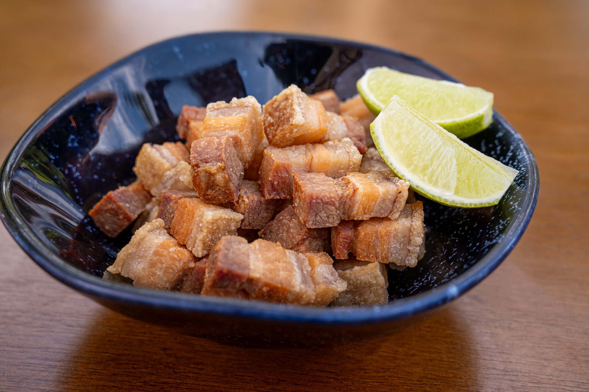 Panceta crocante com barbecue da casa