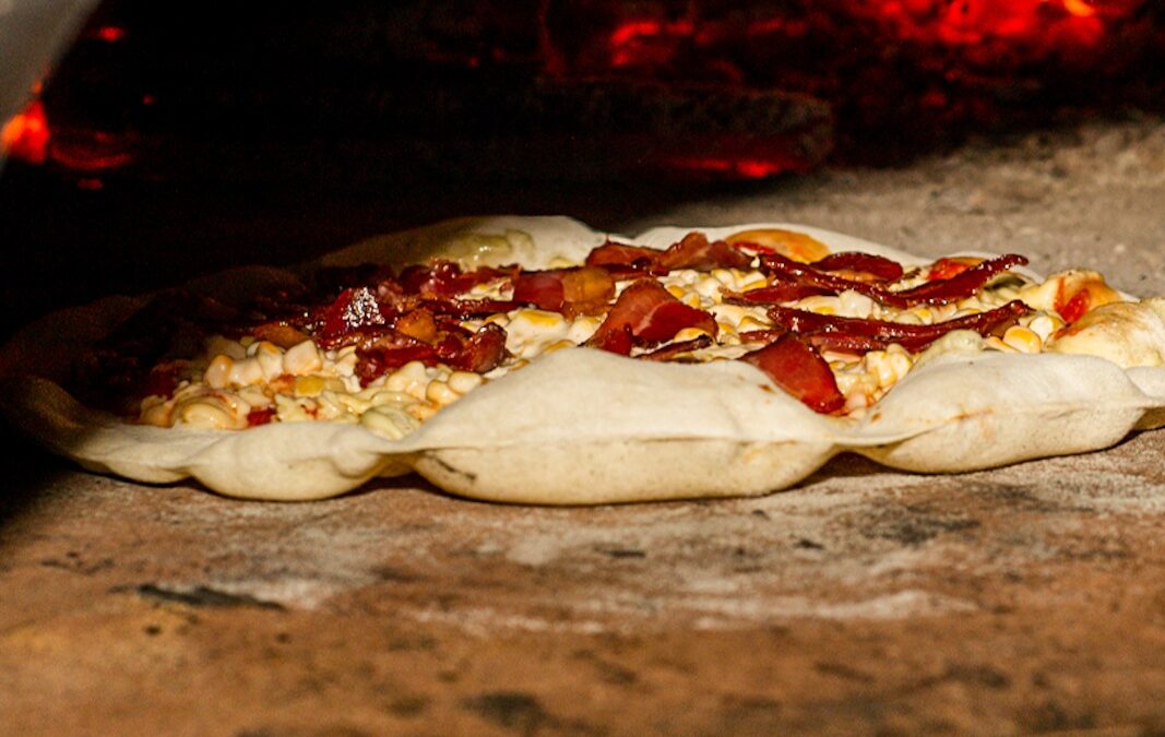 Noite da Pizza na Pousada Estaleiro Guest House promete sabor, charme e boa música no dia 18 de julho