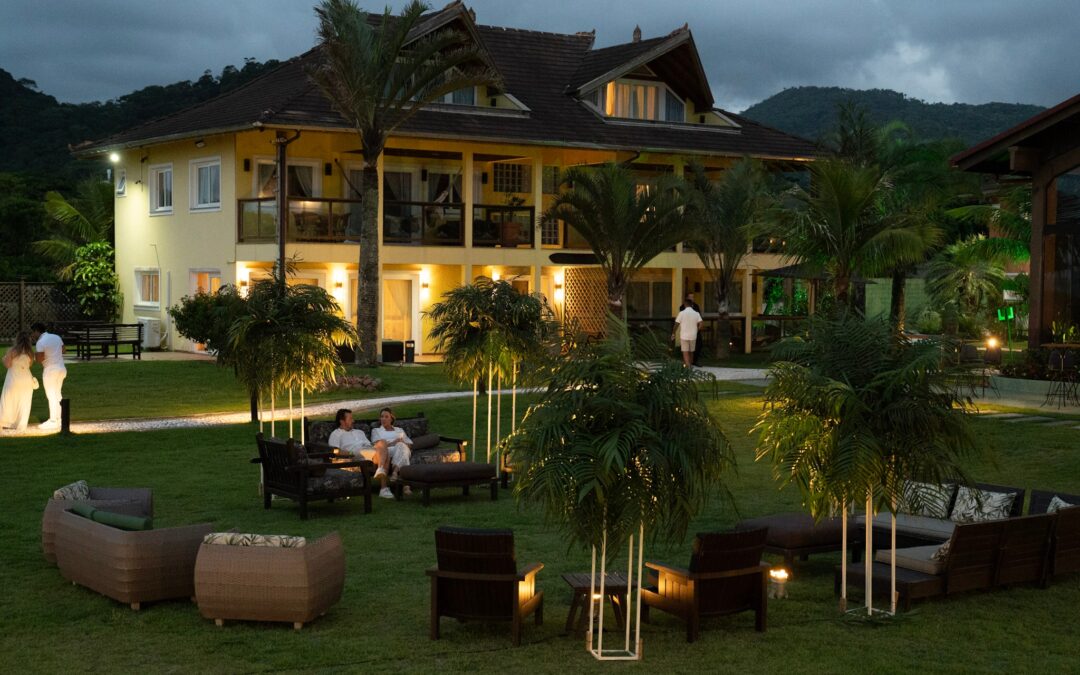 Pousada Estaleiro Guest House une alta gastronomia de fogo de chão e caldos artesanais em Balneário Camboriú